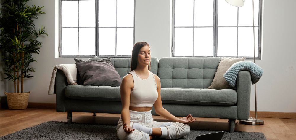 Conoce las prácticas de yoga que puedes hacer en tu edificio